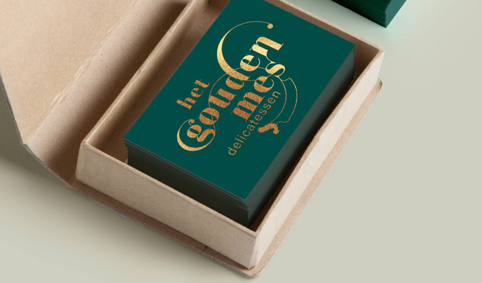 Logo ontwerp voor het gouden mes